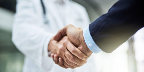 doctor handshake-8108085_1280